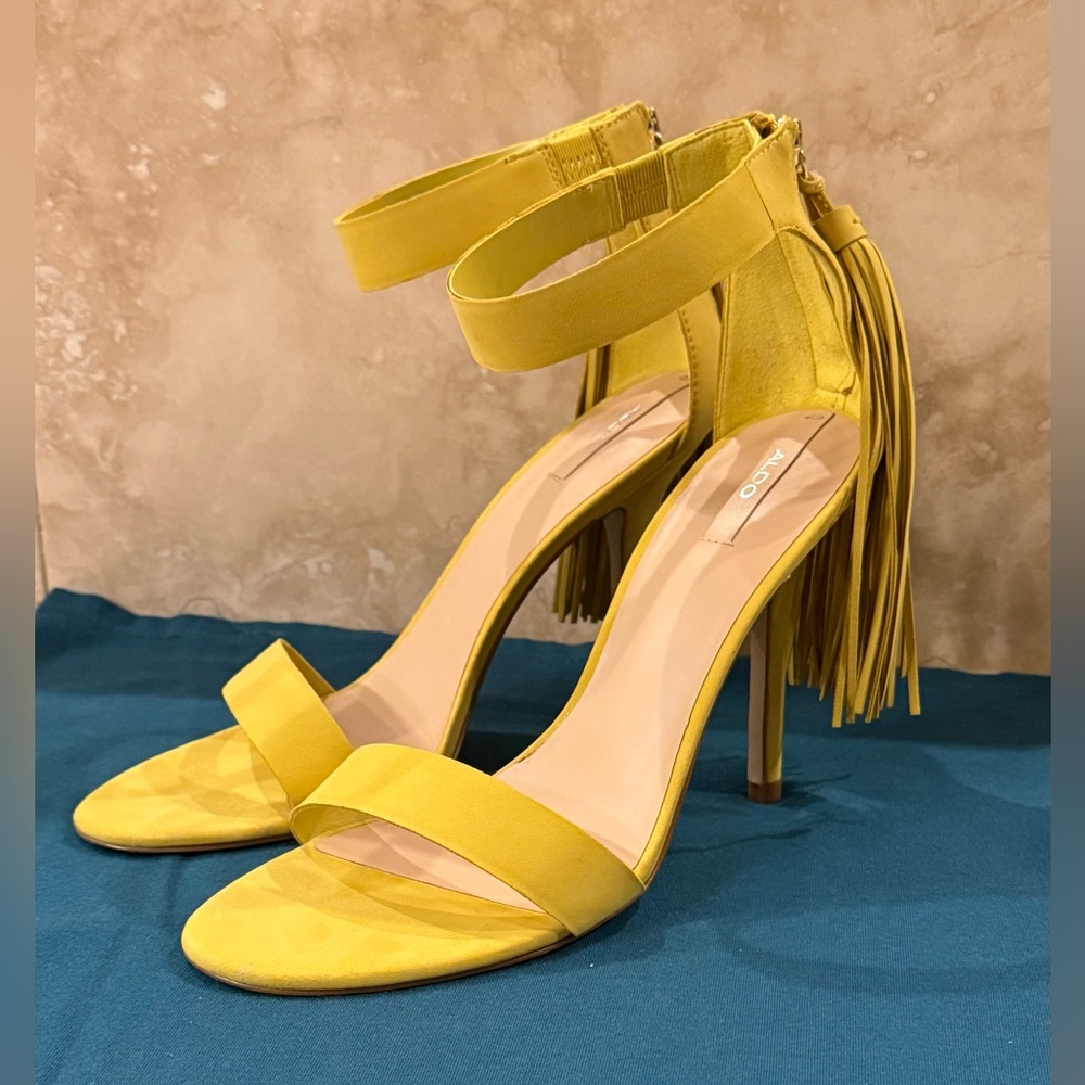 SUMMER/RESORT-READY: NWT Aldo Chartreuse Ankle-Strap Heeled Sandals w/Tassels